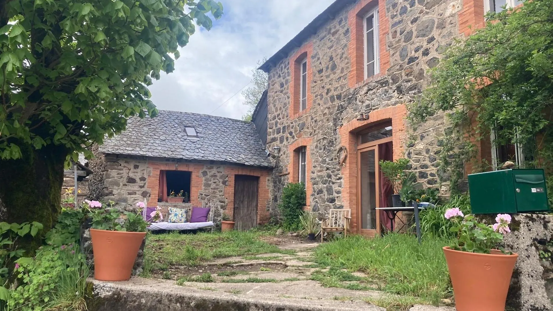 Maison D'Hotes & Savonnerie De Bonnefon Saint-Chely-d'Aubrac France